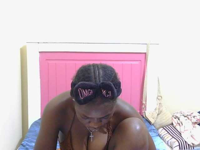 Arriana live cam on BongaCams