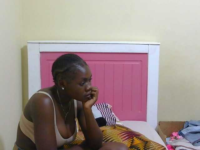 Arriana live cam on BongaCams