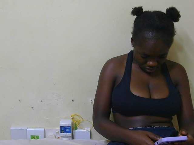 Arriana live cam on BongaCams