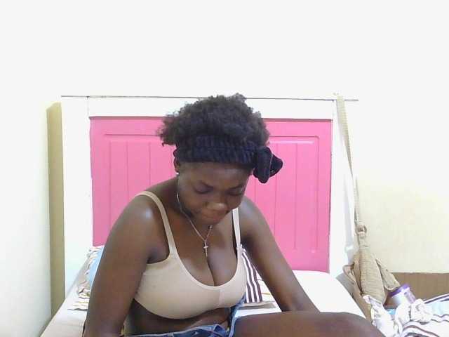 Arriana live cam on BongaCams