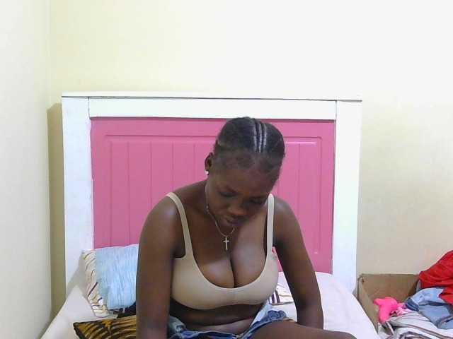 Arriana live cam on BongaCams