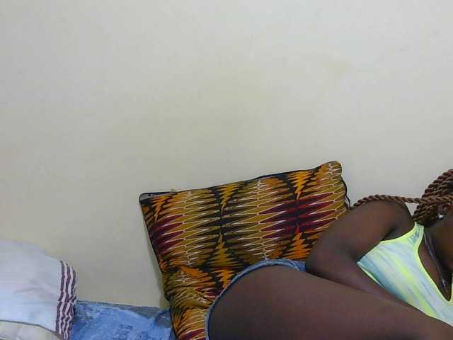 Arriana live cam on BongaCams