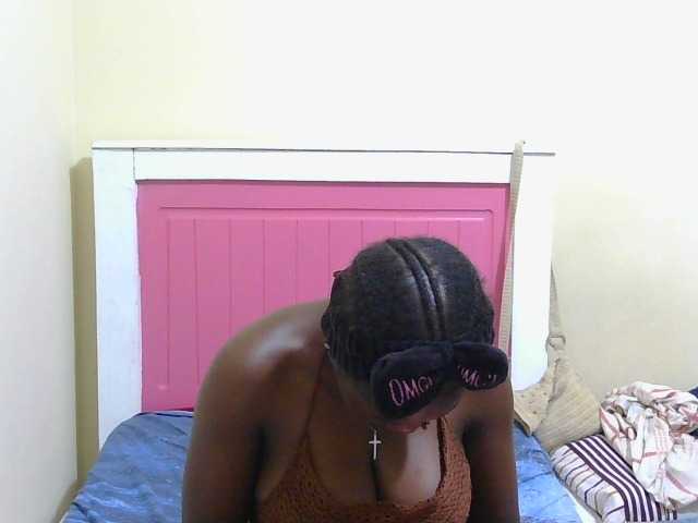 Arriana live cam on BongaCams