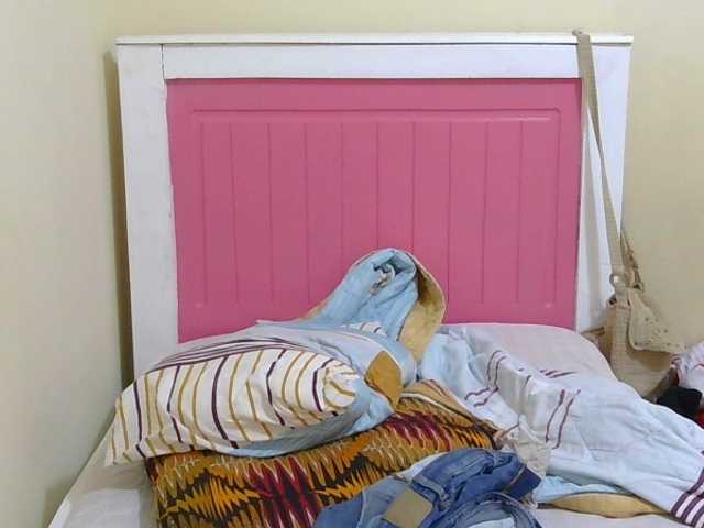 Arriana live cam on BongaCams