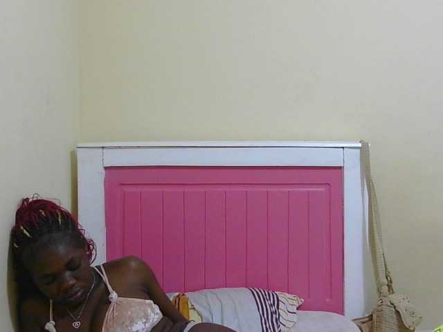 Arriana live cam on BongaCams