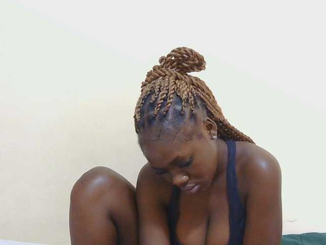 Arriana live cam on BongaCams