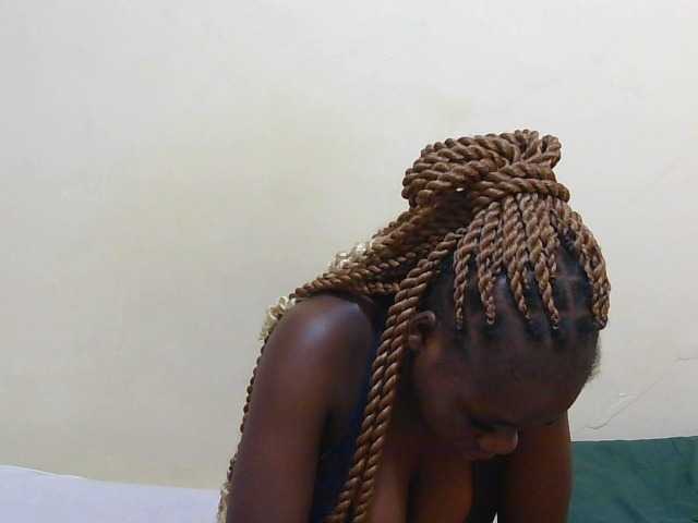 Arriana live cam on BongaCams