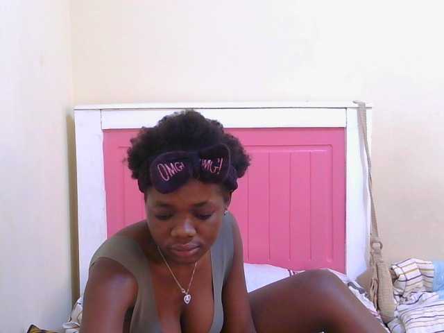 Arriana live cam on BongaCams