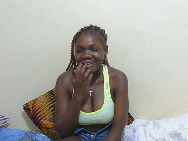 Arriana live cam on BongaCams