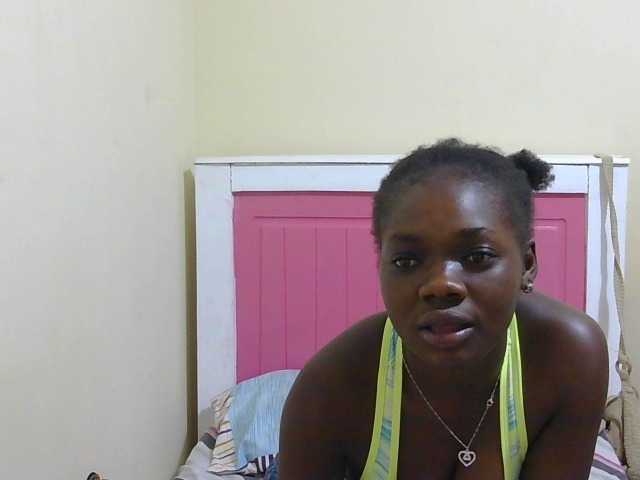 Arriana live cam on BongaCams