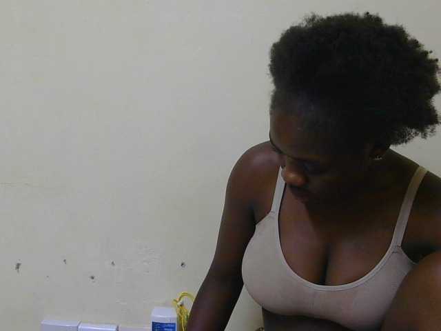 Arriana live cam on BongaCams