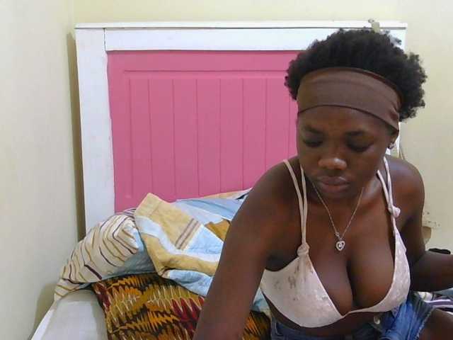 Arriana live cam on BongaCams