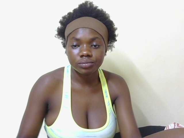 Arriana live cam on BongaCams