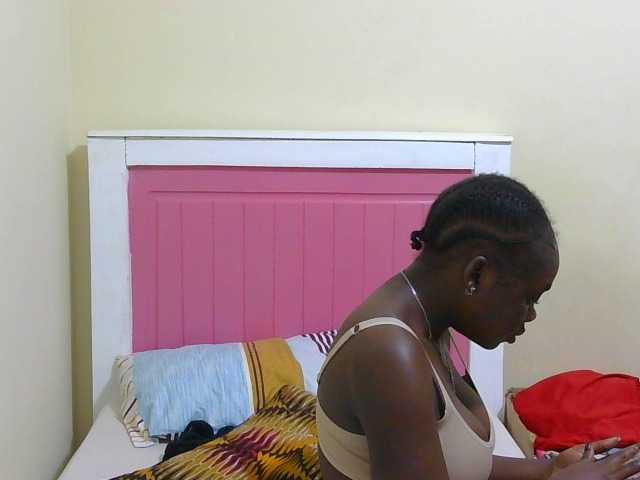 Arriana live cam on BongaCams