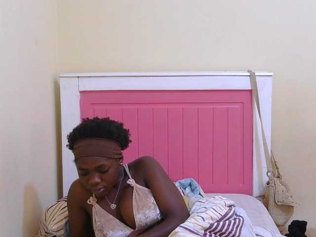 Arriana live cam on BongaCams