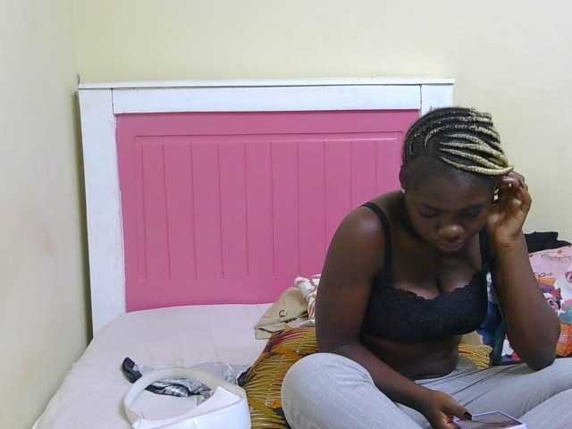 Arriana live cam on BongaCams
