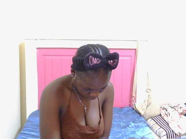 Arriana live cam on BongaCams