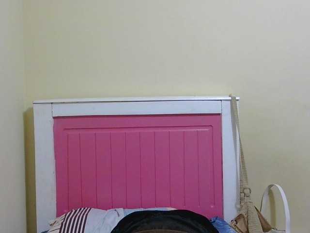Arriana live cam on BongaCams