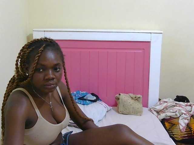 Arriana live cam on BongaCams