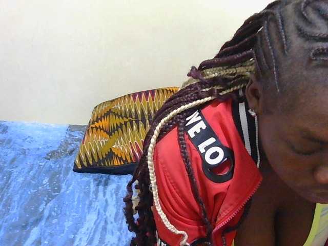 Arriana live cam on BongaCams