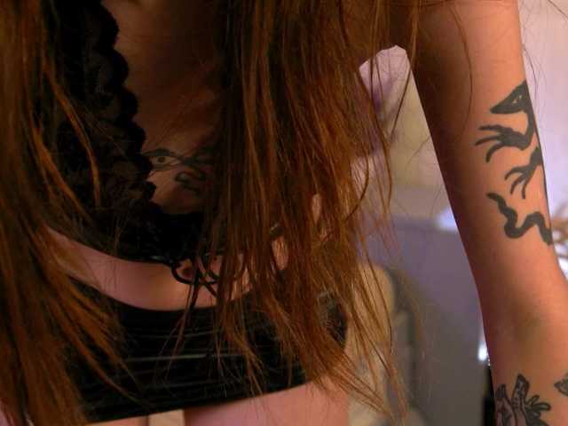 le modèle SarahRude est en webcam porno dans un show sur le site bongacams, il possède les tags suivants: White/Caucasian,Brunette,Trimmed