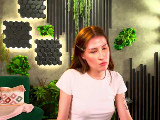 SarahRude live cam on BongaCams