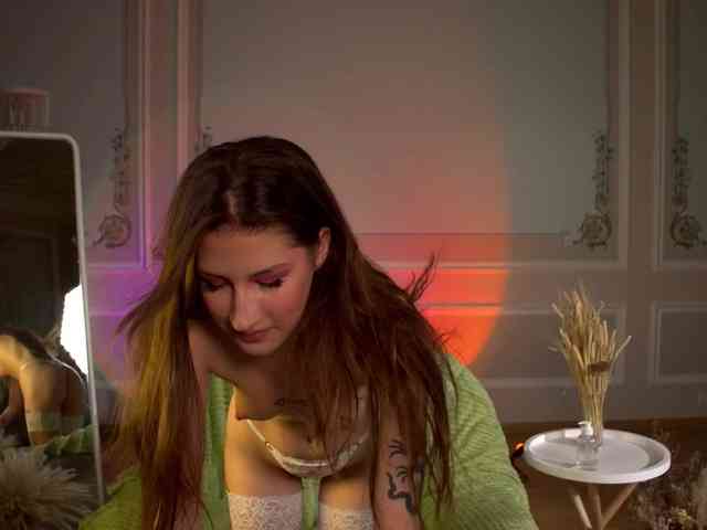 SarahRude Live Webcam on BongaCams