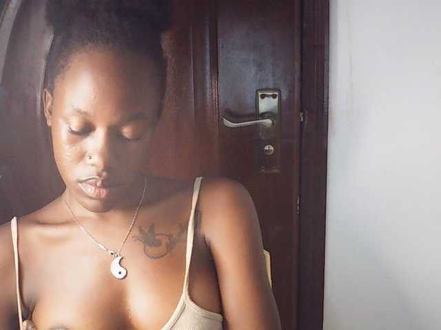 Goldenhour-diva live cam on BongaCams