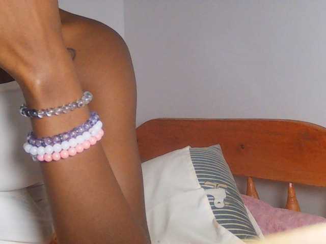 Goldenhour-diva live cam on BongaCams