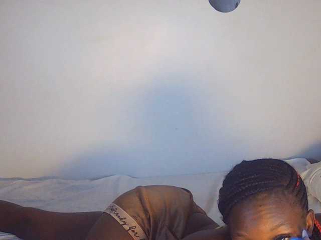 Goldenhour-diva live cam on BongaCams