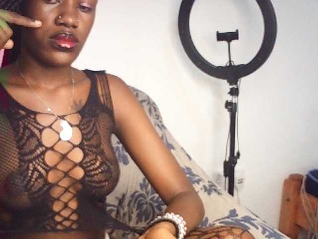 Goldenhour-diva live cam on BongaCams