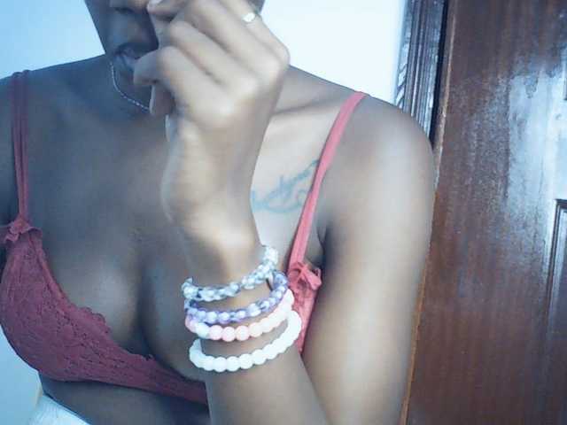 Goldenhour-diva live cam on BongaCams