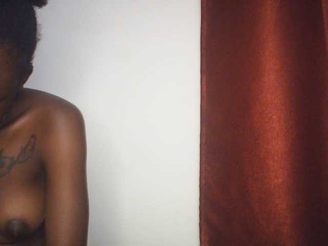 Goldenhour-diva live cam on BongaCams