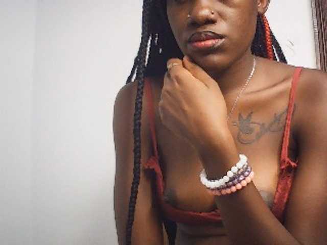 Goldenhour-diva live cam on BongaCams