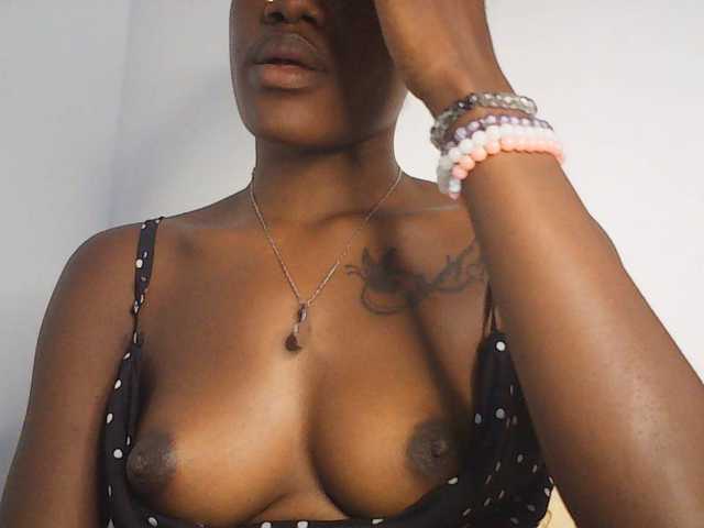 Goldenhour-diva live cam on BongaCams