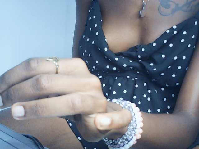 Goldenhour-diva live cam on BongaCams