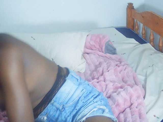 Goldenhour-diva live cam preview