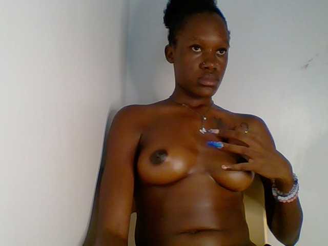 Goldenhour-diva live cam on BongaCams