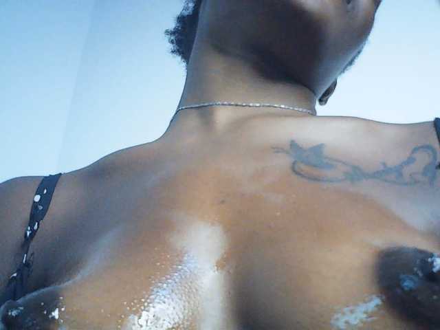 Goldenhour-diva live cam on BongaCams