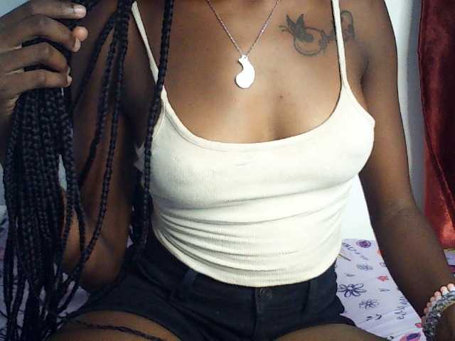 Goldenhour-diva live cam on BongaCams