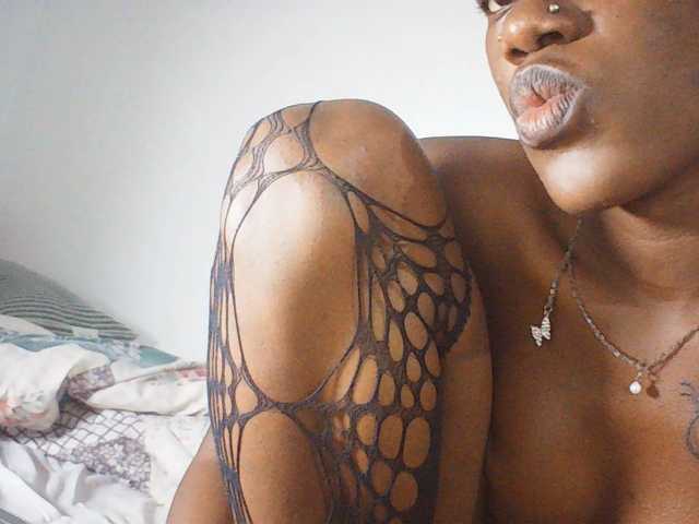 Goldenhour-diva live cam on BongaCams