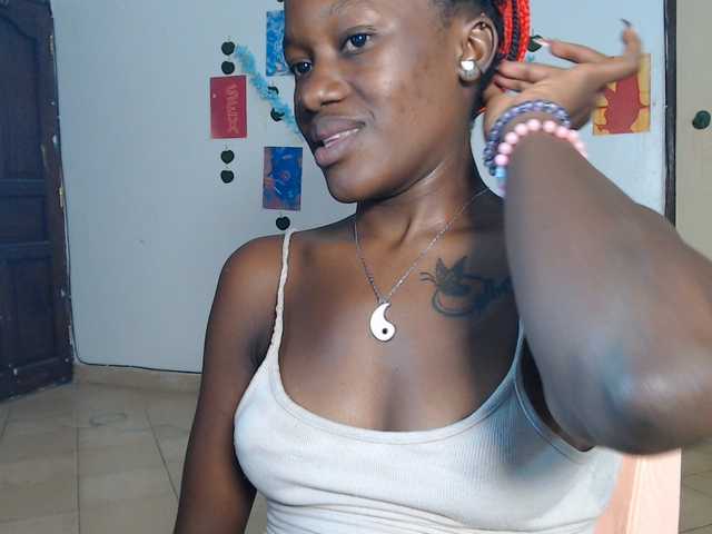 Goldenhour-diva live cam on BongaCams