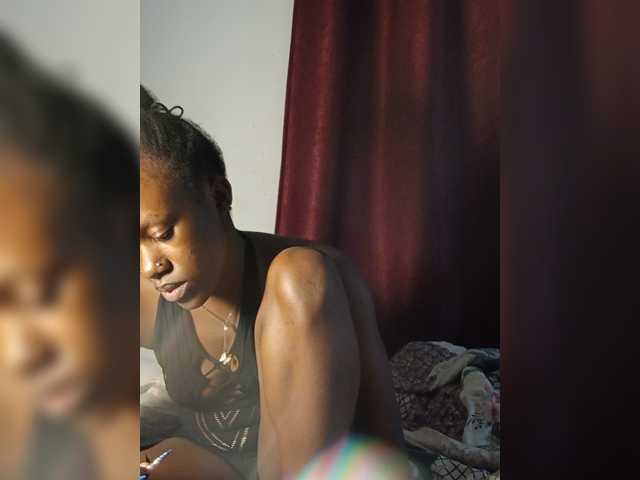 Goldenhour-diva live cam on BongaCams