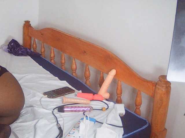 Goldenhour-diva live cam on BongaCams