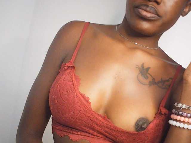 Goldenhour-diva live cam on BongaCams