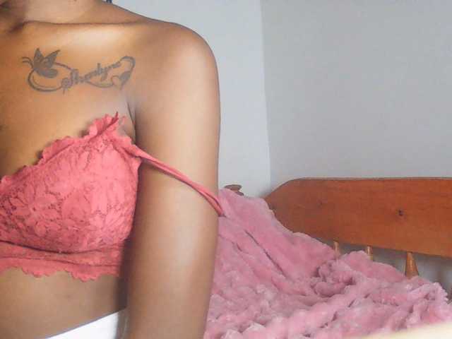 Goldenhour-diva live cam on BongaCams