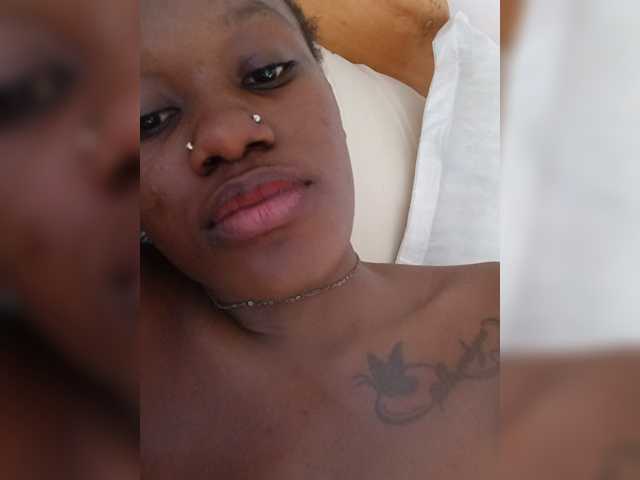 Goldenhour-diva live cam on BongaCams