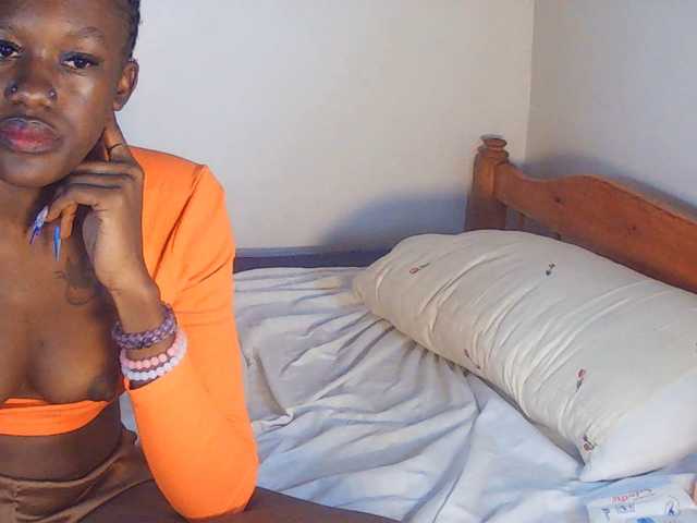 Goldenhour-diva live cam on BongaCams