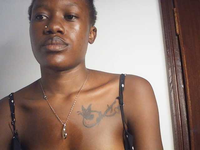 Goldenhour-diva live cam on BongaCams