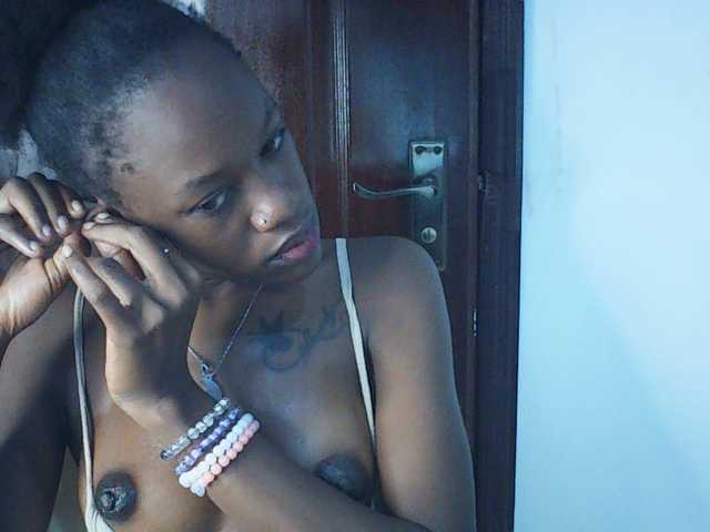 Goldenhour-diva live cam on BongaCams
